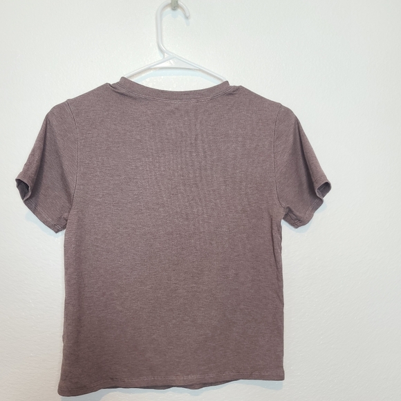 VUORI Pose Fitted Ribbed Crop Tee in Sawyer - Picture 7 of 8